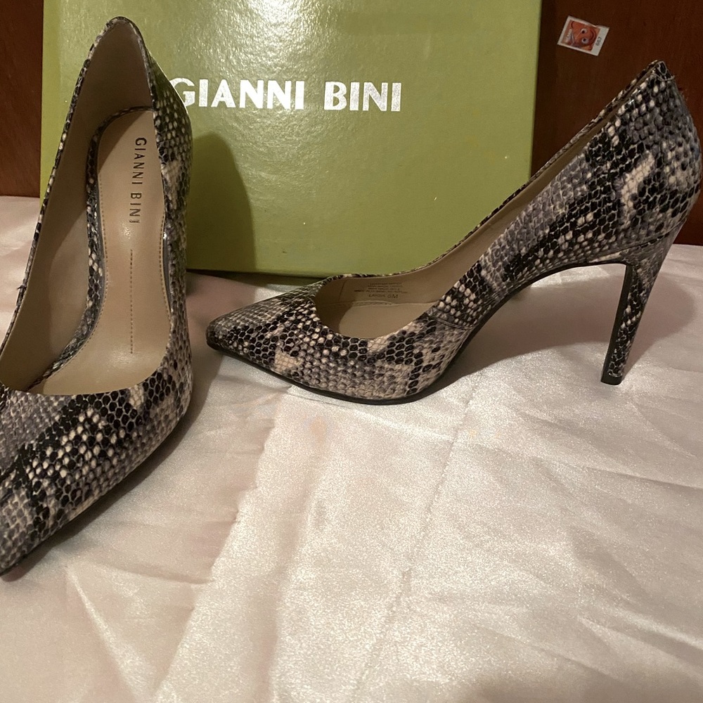 High heel shoes